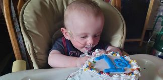 Ele venceu: Bebê que nasceu prematuro com 340 g e 12 cm comemora primeiro aniversário