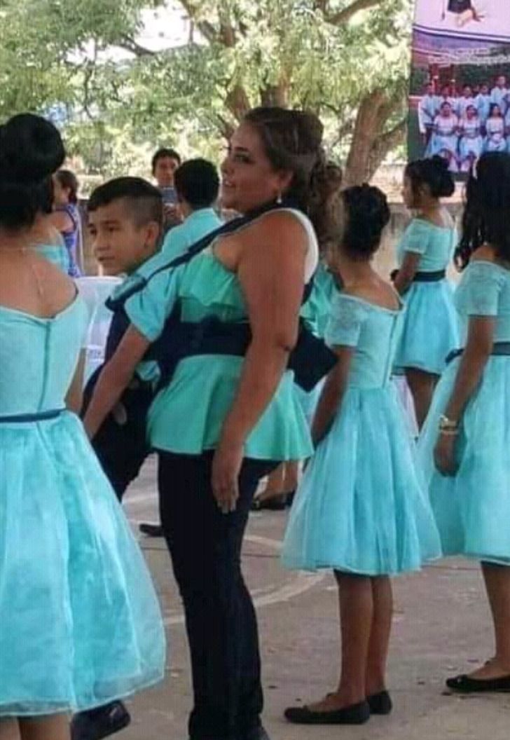 psicologiasdobrasil.com.br - Professora carrega aluno com deficiência e dança valsa com ele na festa de formatura