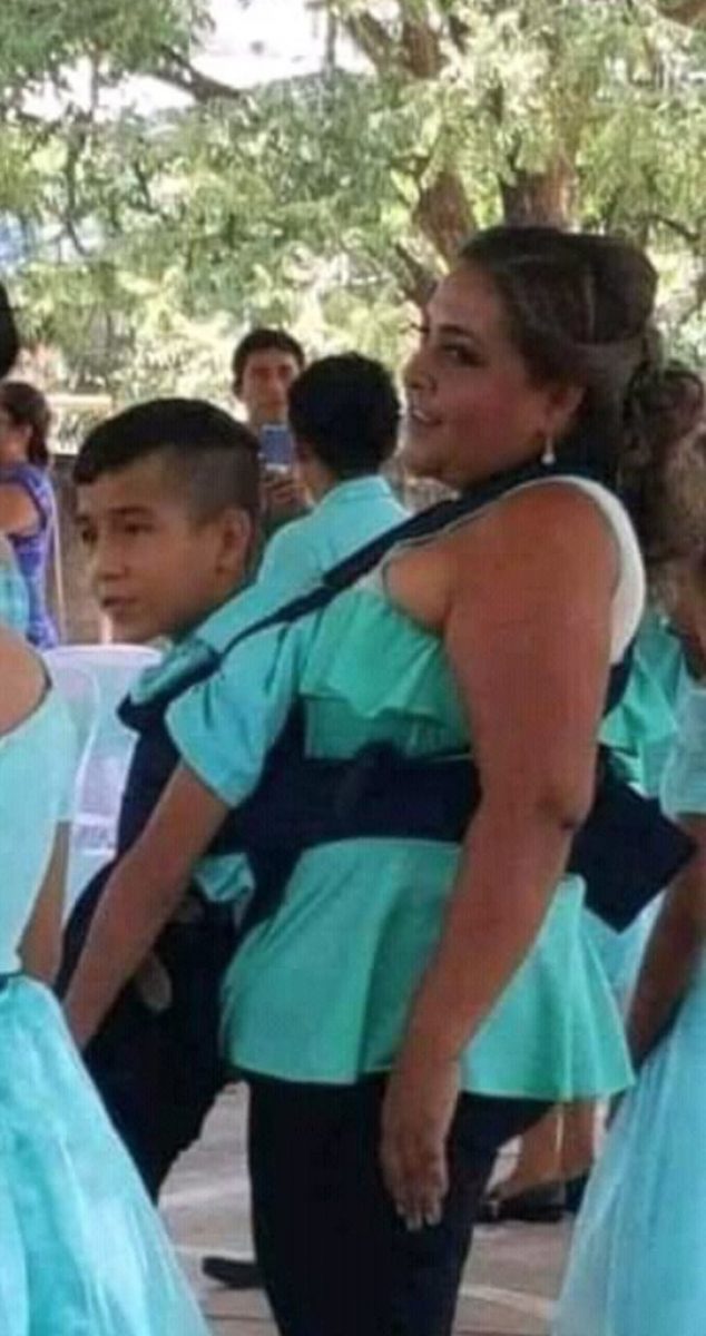 psicologiasdobrasil.com.br - Professora carrega aluno com deficiência e dança valsa com ele na festa de formatura