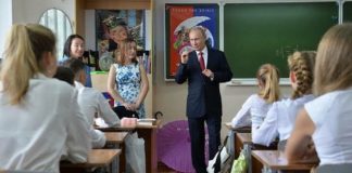 Rússia implementa educação financeira em todas as suas escolas e de forma obrigatória