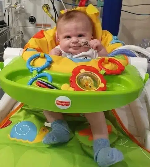 Bebê que nasceu 'sem sistema imunológico' nunca saiu no hospital. "Um resfriado pode ser fatal" psicologiasdobrasil.com.br - Bebê que nasceu 'sem sistema imunológico' nunca saiu no hospital. "Um resfriado pode ser fatal"