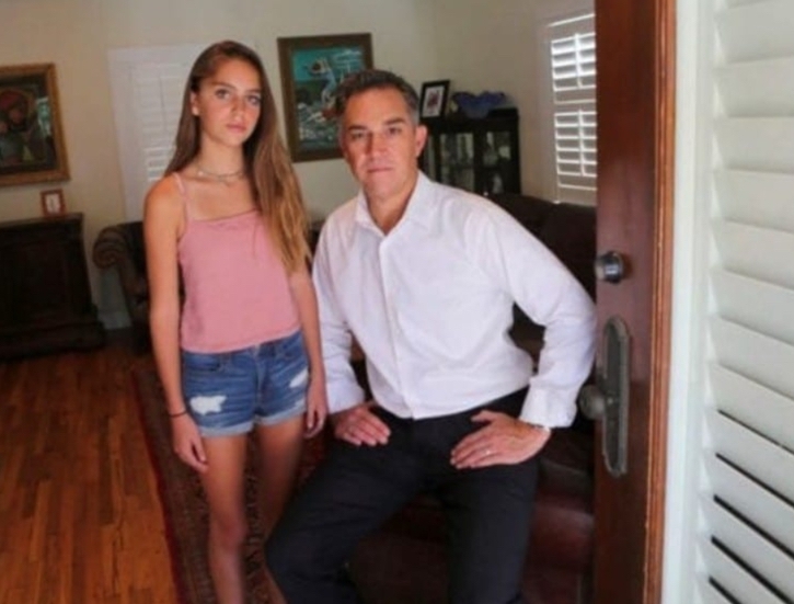 psicologiasdobrasil.com.br - Escola expulsou menina de 13 anos porque ela “distraía” outras crianças. Seu pai saiu em sua defesa
