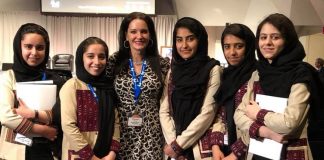 Mulher resgatou 10 meninas afegãs após retomada do controle do país pelo Talibã