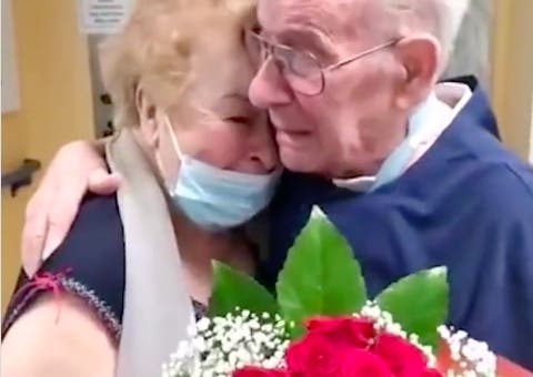 psicologiasdobrasil.com.br - O emocionante reencontro de um casal de idosos após 9 meses separados pela pandemia