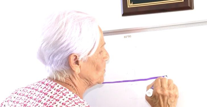 psicologiasdobrasil.com.br - Aos 89 anos, professora segue se dedicando ao nobre ofício de  lecionar