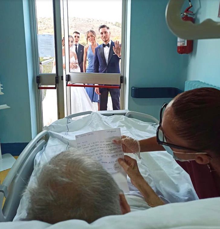 psicologiasdobrasil.com.br - Casal celebrou seu casamento em um hospital para que o avô do noivo pudesse estar presente