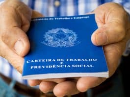 Homem cria ‘banquinha do emprego’ para ajudar desempregados a voltar ao mercado de trabalho