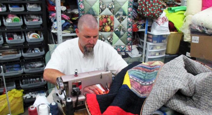 psicologiasdobrasil.com.br - Presos aprendem a costurar e fazem incríveis presentes para crianças que aguardam adoção