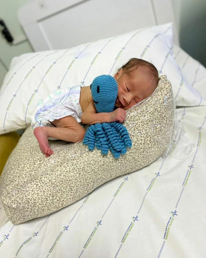 psicologiasdobrasil.com.br - Enfermeiras criam polvos de crochê para acompanhar bebês prematuros e gravemente doentes