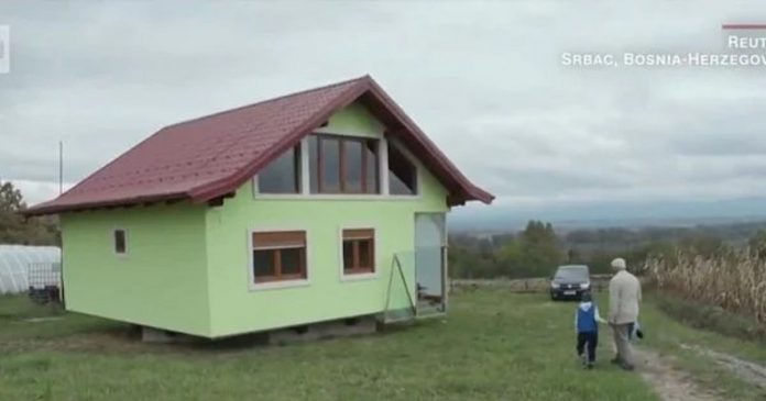 Marido constrói casa giratória para satisfazer esposa indecisa