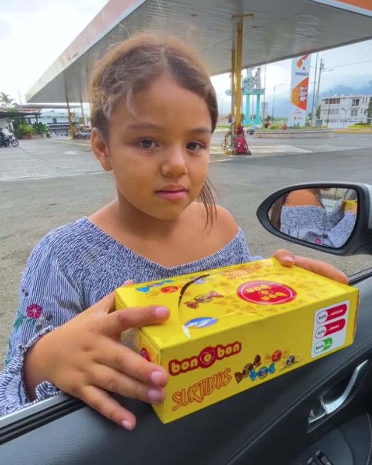 psicologiasdobrasil.com.br - Menina que vende doces na rua fala 4 idiomas e sonha ir à escola e ser veterinária