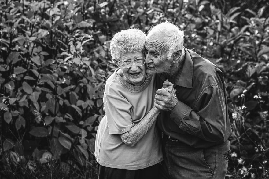 psicologiasdobrasil.com.br - Fotógrafa captura lindos retratos de casais que estão casados ​​há mais de 30 anos