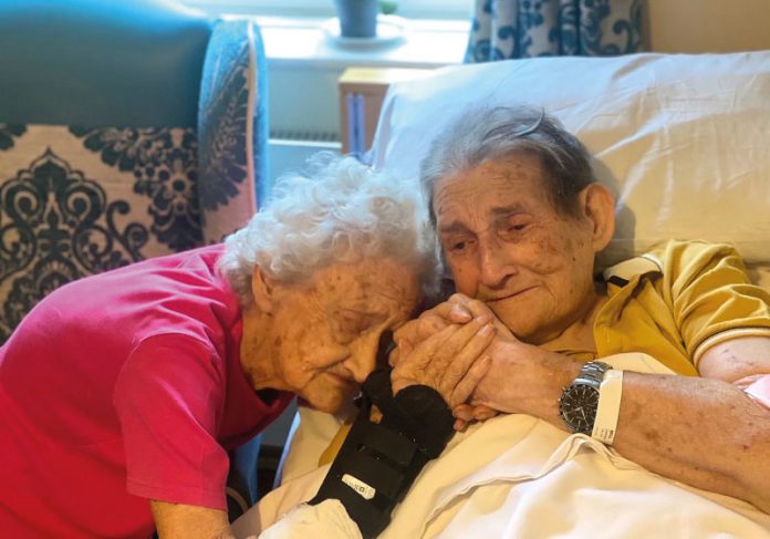 psicologiasdobrasil.com.br - Casados há 66 anos, idosos tem emocionante reencontro após 100 dias separados