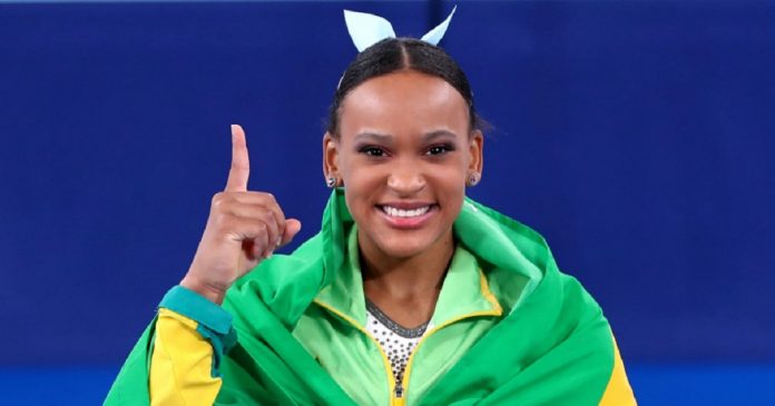 Campeã olímpica Rebeca Andrade destaca papel de psicóloga em suas vitórias