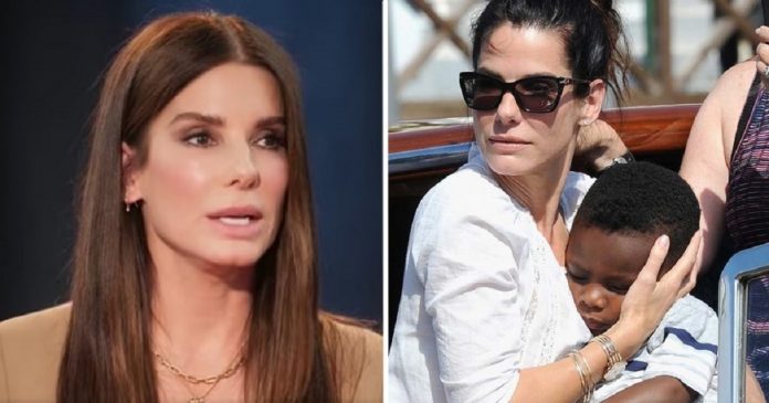 “Às vezes eu gostaria que nossas peles combinassem”, diz Sandra Bullock sobre filhos adotivos