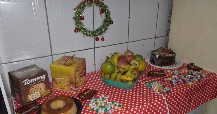 Mãe ofereceu bicicleta da filha em troca de frango e acabou recebendo doações para ceia da família