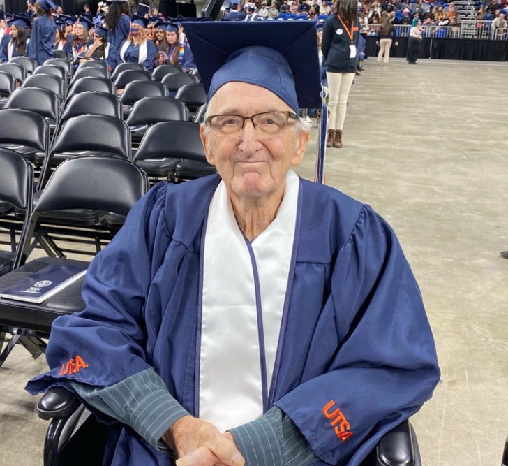 psicologiasdobrasil.com.br - “Objetivos de Família!”: Avô de 87 anos se formou na faculdade junto com a neta