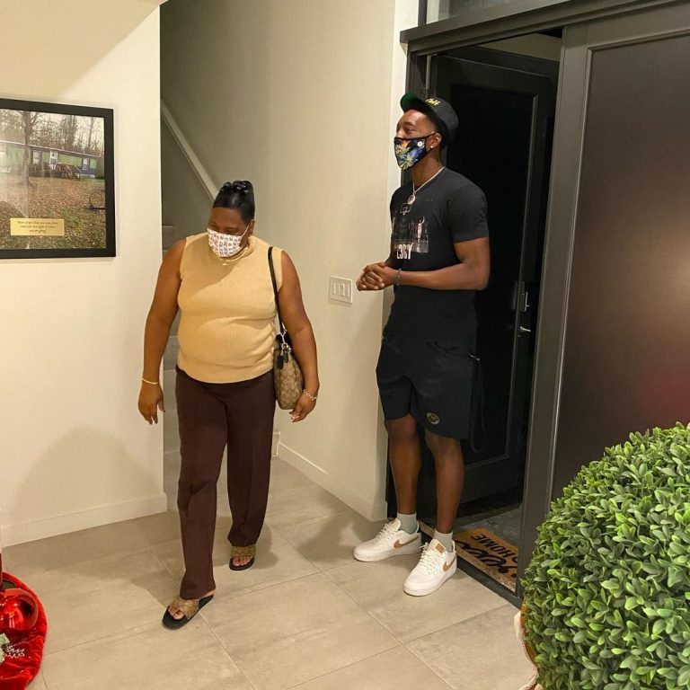 psicologiasdobrasil.com.br - Jogador da NBA surpreende a mãe com uma casa após terem morado em um trailer