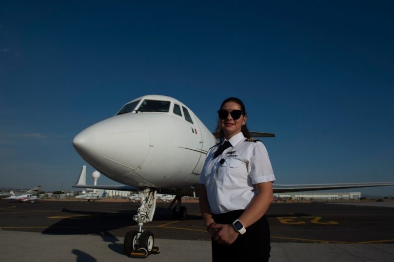 psicologiasdobrasil.com.br - Mulher que vendia milho na rua realiza o sonho de se tornar piloto de avião