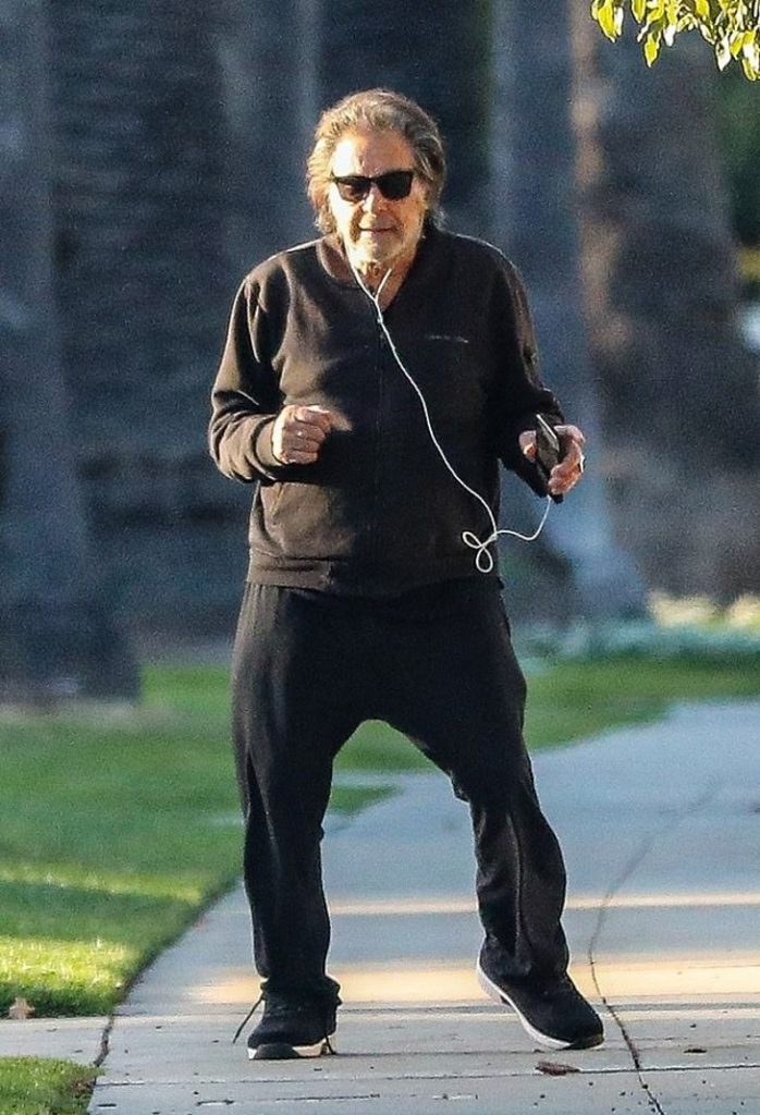 psicologiasdobrasil.com.br - Al Pacino mostra vitalidade ao dançar na rua aos 81 anos