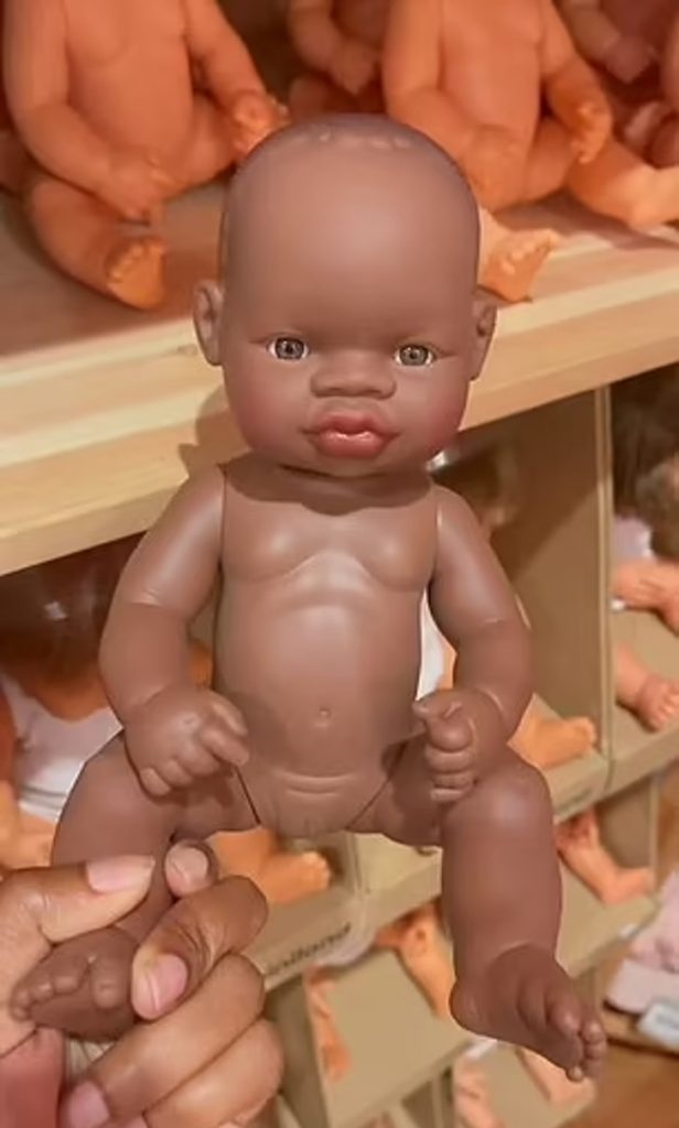 psicologiasdobrasil.com.br - Mãe acusa empresa fabricante de bonecas de racismo: "Exageraram nos traços"