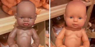 Mãe acusa empresa fabricante de bonecas de racismo: “Exageraram nos traços”