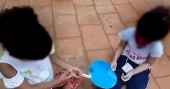 Professora é flagrada xingando aluna durante atividade escolar: ‘Menina chata’