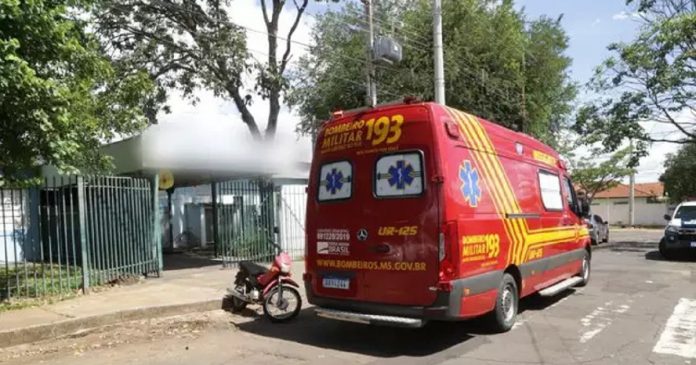 Professora tenta tirar a própria vida em sala de aula e psicóloga a impede