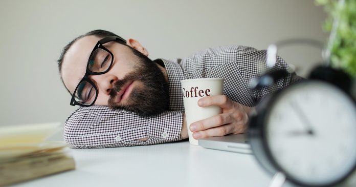 Tirar longos cochilos pode indicar Alzheimer em estágio inicial, aponta estudo