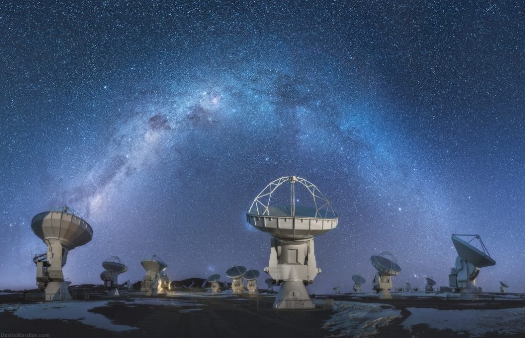 psicologiasdobrasil.com.br - Fotógrafo captura fantásticas imagens da Via Láctea refletidas no maior deserto de sal do mundo