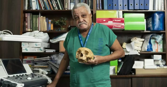 1º neurocirurgião negro do Rio se aposenta após décadas dedicadas à profissão: ‘Sensação de vazio’