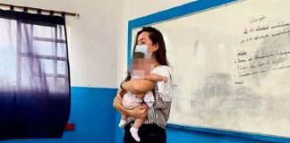 Professora viraliza nas redes sociais após segurar bebê de aluna no colo durante a aula