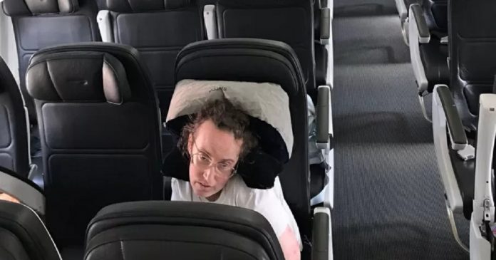 Mulher tetraplégica é esquecida em avião por 1h30: ‘Inaceitável’