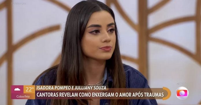 Cantora relaciona depressão a “falta de Deus” e jornalista a corrige