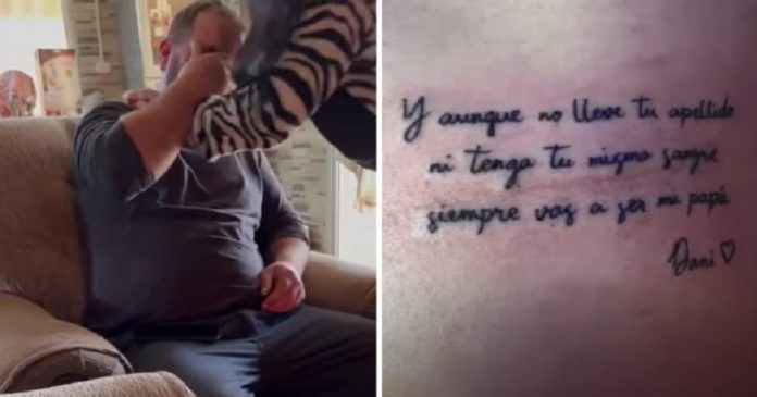 Filha faz tatuagem em homenagem ao padrasto e ele não segura a emoção