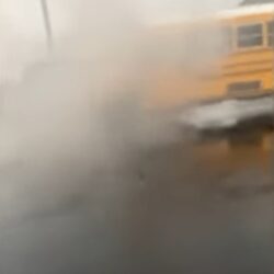 psicologiasdobrasil.com.br - Heroína: Motorista tira alunos de ônibus escolar momentos do veículo explodir em chamas