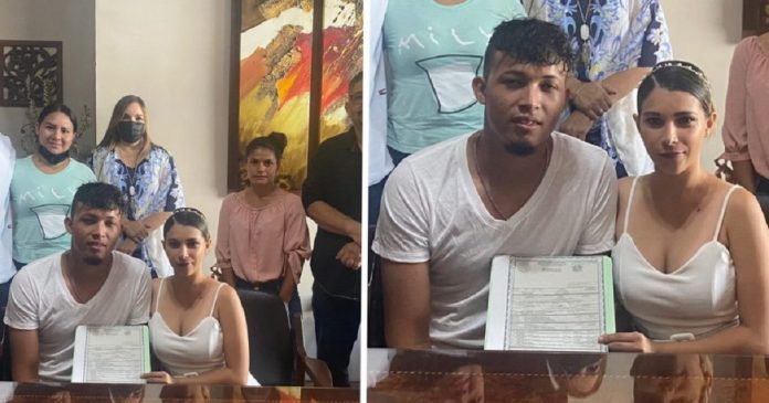 Noivo decepciona ao chegar de camiseta e jeans ao seu próprio casamento. Sua esposa estava impecável