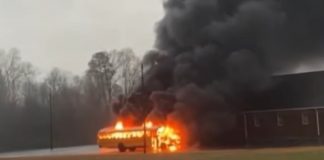 Heroína: Motorista tira alunos de ônibus escolar momentos do veículo explodir em chamas
