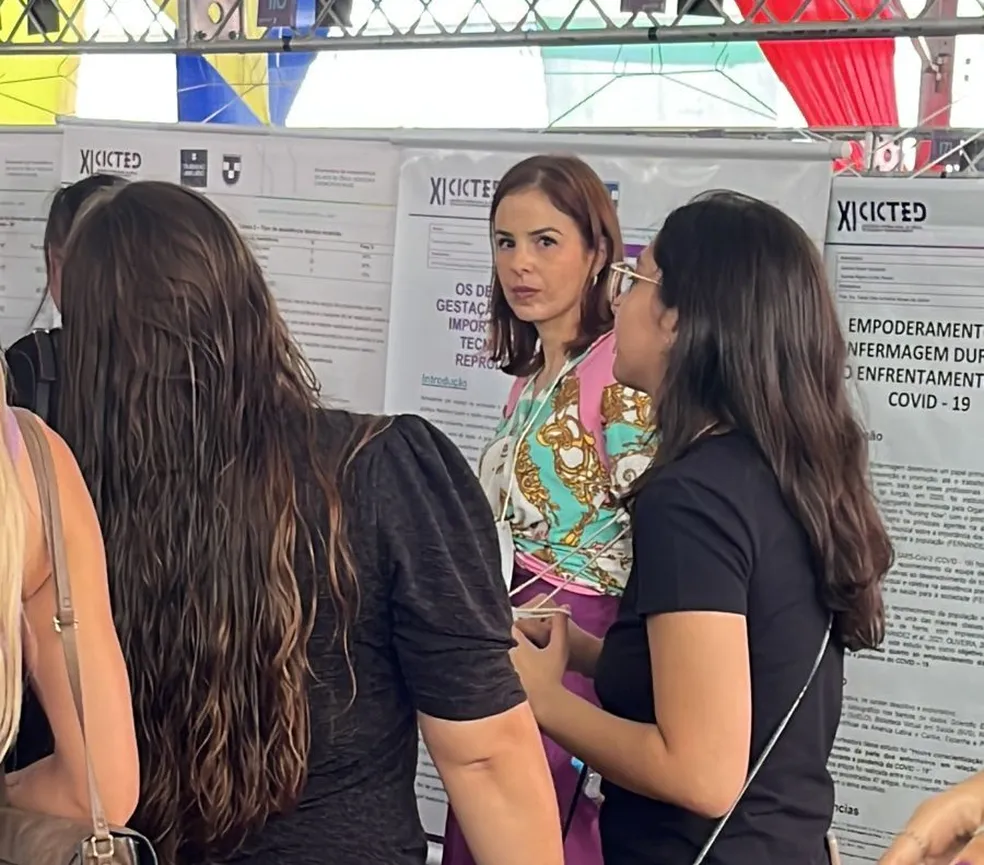 psicologiasdobrasil.com.br - Suzane von Richthofen apresenta trabalho sobre maternidade em evento de universidade