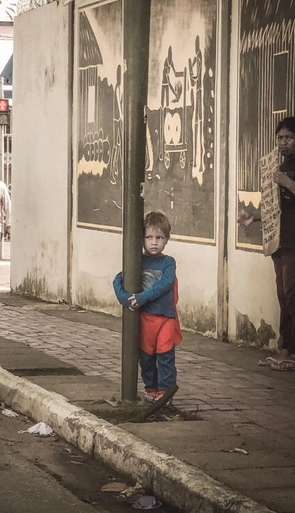 psicologiasdobrasil.com.br - Foto de criança pedindo dinheiro em semáfoto no Acre comove a web