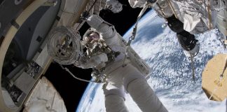 Idosa envia R$ 160 mil para golpista que dizia ser astronauta que precisava de ajuda para voltar à Terra