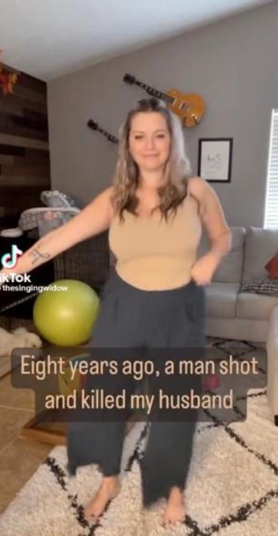 psicologiasdobrasil.com.br - Viúva compartilha vídeo dançando enquanto fala sobre a perda do marido