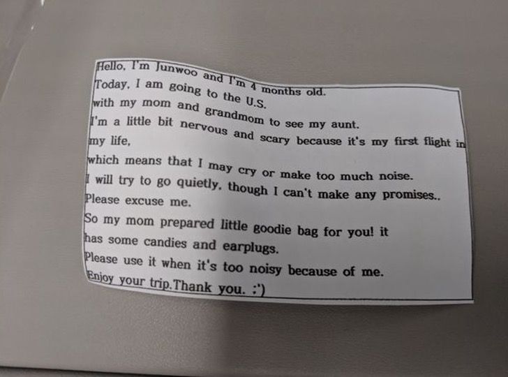 psicologiasdobrasil.com.br - A mãe distribuiu doces e protetores de ouvido em um avião para se desculpar por seu bebê.
