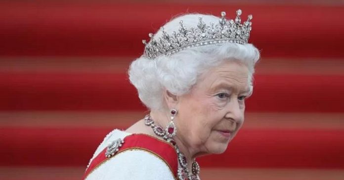 Rainha Elizabeth sofria de câncer raro e sabia que lhe restava pouco tempo de vida, revela livro