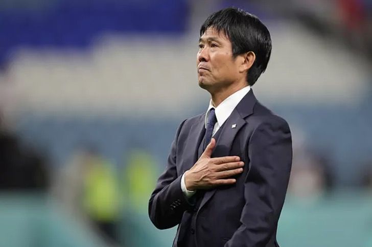 psicologiasdobrasil.com.br - Técnico do Japão fez uma reverência aos torcedores após ser eliminado no Catar. agradeceu