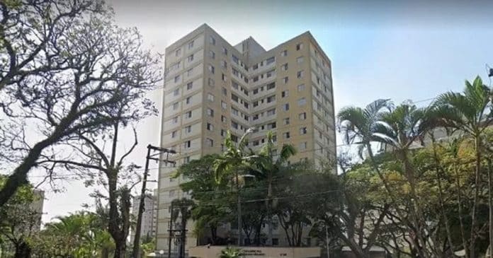Menino de 8 anos cai do 3º andar de prédio em SP e é socorrido por bombeiros