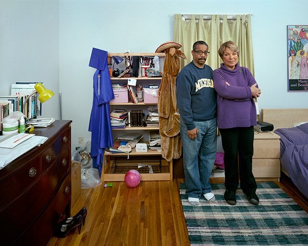 psicologiasdobrasil.com.br - Síndrome do ninho vazio: Fotógrafa registra pais nos quartos dos filhos que já saíram de casa