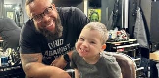 Barbeiro faz sucesso ao cortar cabelo de criança com síndrome de Down: “Cada criança é diferente”