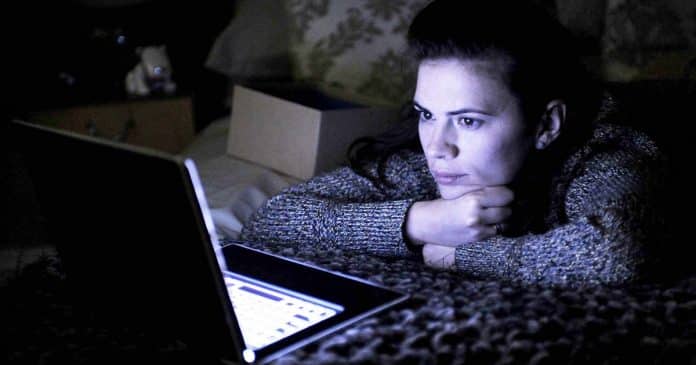 Aplicativo de Inteligência Artificial permite conversar com pessoas falecidas