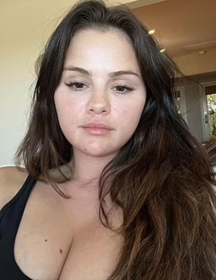 psicologiasdobrasil.com.br - Selena Gomez abraça sua beleza natural postando selfies sem maquiagem e exibindo suas curvas